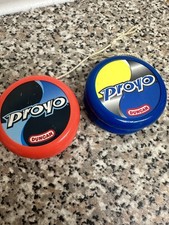 2 x vintage Duncan Proyo Yo-Yo Yoyo's red and blue