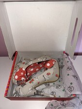 Iron Fist Heels Size 7 Comes