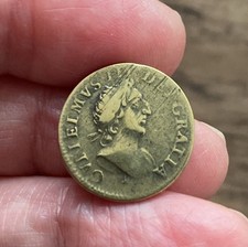 WILLIAM III (1694-1702). BRASS COIN WEIGHT FOR AN ENGLISH GOLD HALF GUINEA.