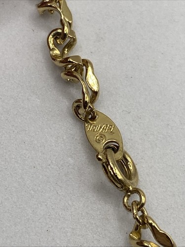 Vintage trifari gold tone - vintage,