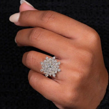 Round Cut Diamond Daisy Flower