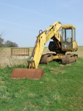 Photo 6x4 Old JCB Bramford/TM1246 Old JCB digger near to Grindle Farm Sp c2009