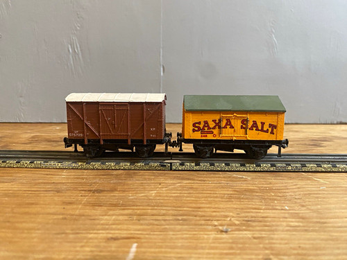 Hornby dublo rail vans - 2/3-rail,