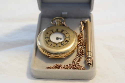 18ct gold waltham half - 18ct,