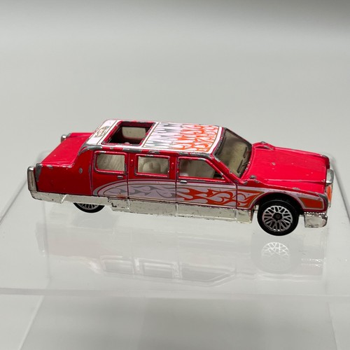 Hot wheels limozeen red happy - red,