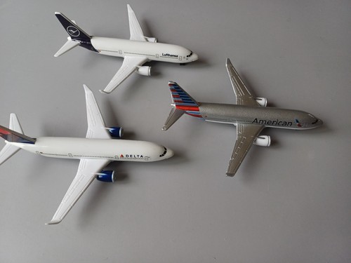 Diecast model airliner bundle - diecast,