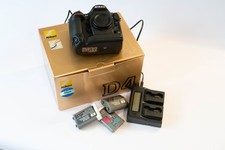 Nikon D4 16.2MP Digital SLR Body, Box, x3 batteries & charger Low shutter count!