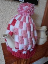 Hand Knitted Pink Raspberry Ripple Tea cosy new in vintage style