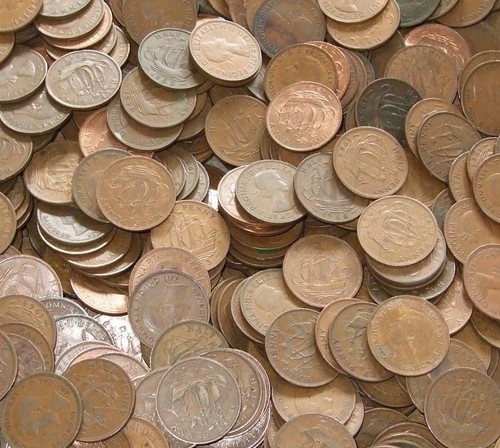 100 half pennies coins old - 100,