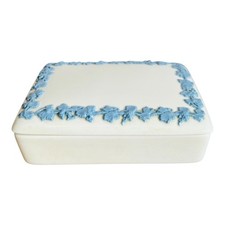 VTG Wedgwood Etruria & Barlaston Embossed Queen's Ware Trinket Box 13x9x4 cm