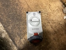 MENNEKES 3 PHASE SOCKET & ISOLATOR ENCLOSURE 16A-6h 3P+N+EARTH  IP67/69 B/NEW