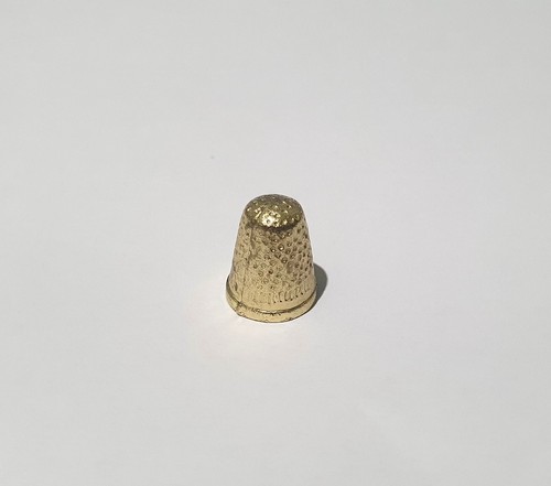Gold thimble metal monopoly - gold,