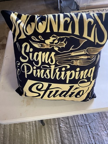 Mooneyes pinstripe studio