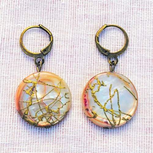 Leverback shell disc dangle