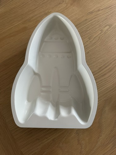 Used rocket cake - used, “rocket”