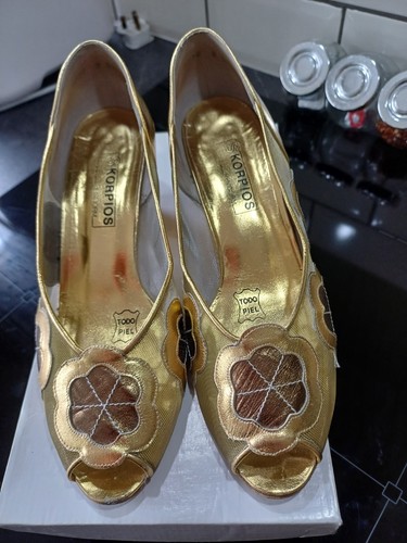 Ladies gold open toe shoes - gold,