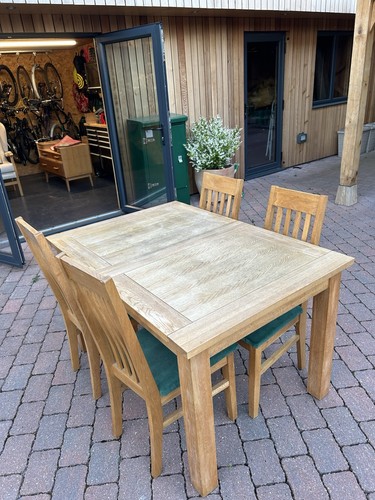 Solid oak extendable dining - oak,
