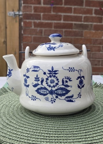 Vtg blue onion pattern teapot - onion,