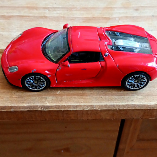Welly red porsche spyder 918 - porsche,