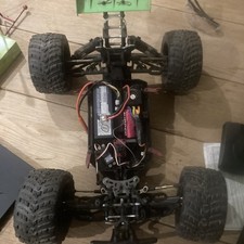 1/10 Scale RC ShortCourse Truck — Traxxas Slash  ProLine  Shell 4 spare battery 