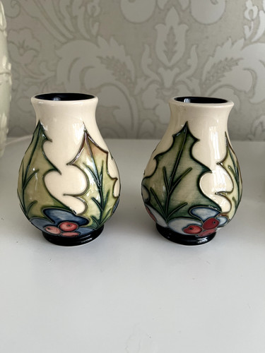 Moorcroft 2004 pair of - -,