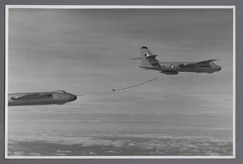 Vickers valiant raf bomber - vickers,
