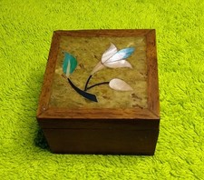 Vintage Small Hinged Trinket Box With Inlaid Flower Design