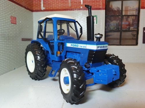 Ford tw20 tractor - 1:32,