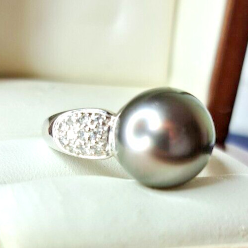 Magnificent 18ct white - ,