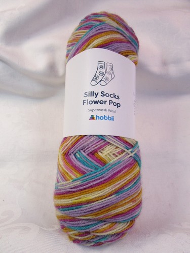 100g hobbii silly socks - hobbii,