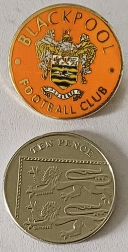 Blackpool pin badge - fc,