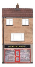 44-249 Bachmann Scenecraft OO Low Relief Off Licence with Maisonette (Pre-Owned)