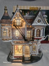 Lemax Row House Apartments/ Curio Shop 2004 village MINT CONDITION PAT TESTED 🎅