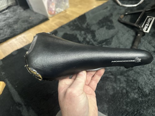 Mongoose bmx seat mid - mid, school