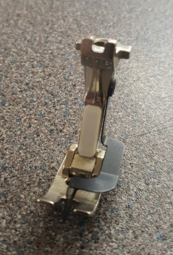 Bernina blindstitch foot - blindstitch, no