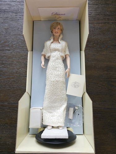 Authentic franklin mint lady - authentic,