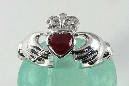 9ct white gold ruby - 9ct,