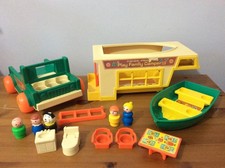 Vntg 70s Fisher Price PLAY FAMILY CAMPER Set Little People #994 Clicking Wheels