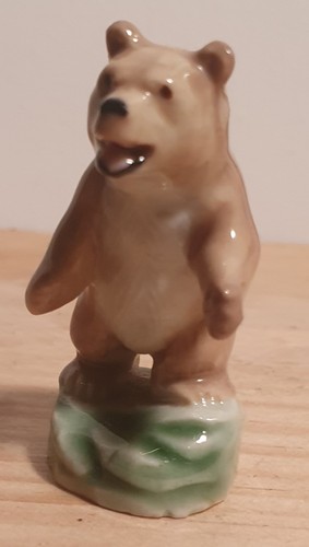 Wade porclain grizzly bear - grizzly,