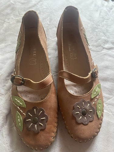 Ladies preowned hardly worn - ladies,