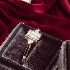 14k Yellow Gold Wedding Ring Lab Grown Emerald 1.25 Carat IGI Certified Diamond