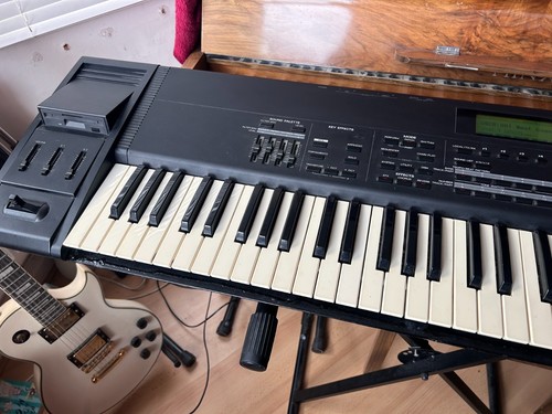 Roland synthesizer used - synthesizer,