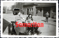 I12/30 WW2 ORIGINAL PHOTO OF TWO GERMAN WOMEN SITTING ON POLIZIE MOTORCYCLE
