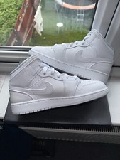 Size 6 - Jordan 1 Mid Triple