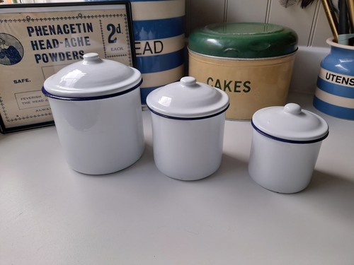 Vintage white blue - white, nest