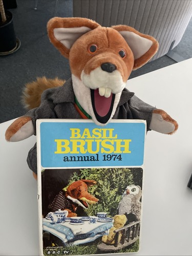 Hasbro basil brush 2001 - brush,