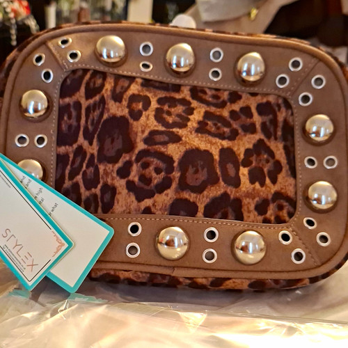Style brown leopard animal - brown,