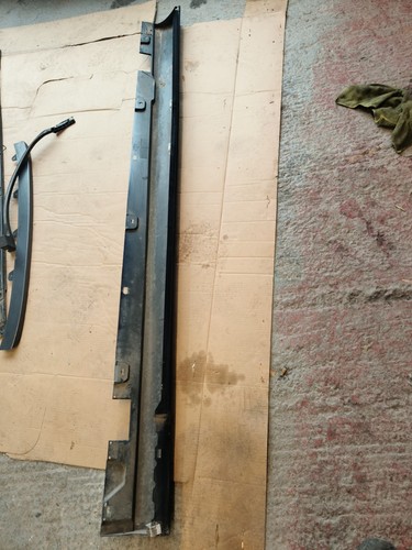 Mercedes e220 side skirt - mercedes,