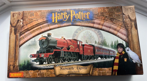 Hornby hogwarts express train - hogwarts,