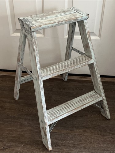 Vintage white washed wooden - washed,